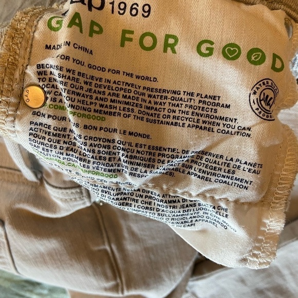 Gap, true skinny size 27, jeans in light stonewash with generous pockets. Great! - Picture 6 of 6